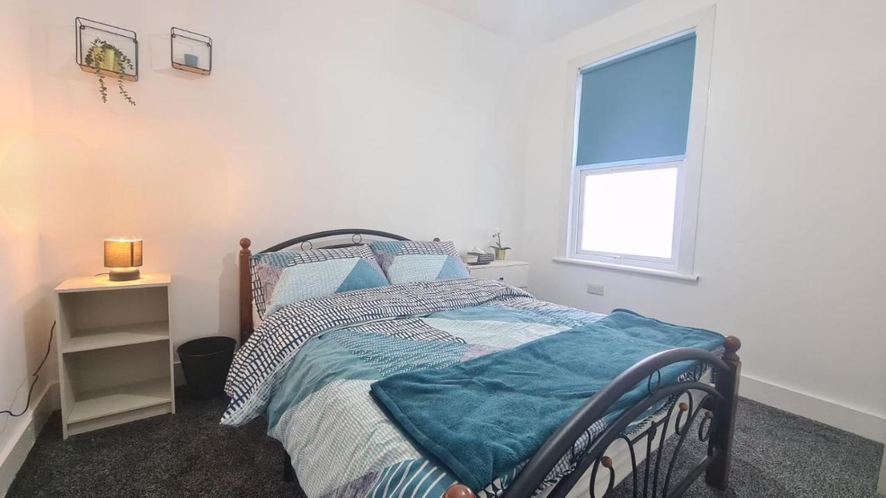 Spacious Room In Manor Park ロンドン エクステリア 写真